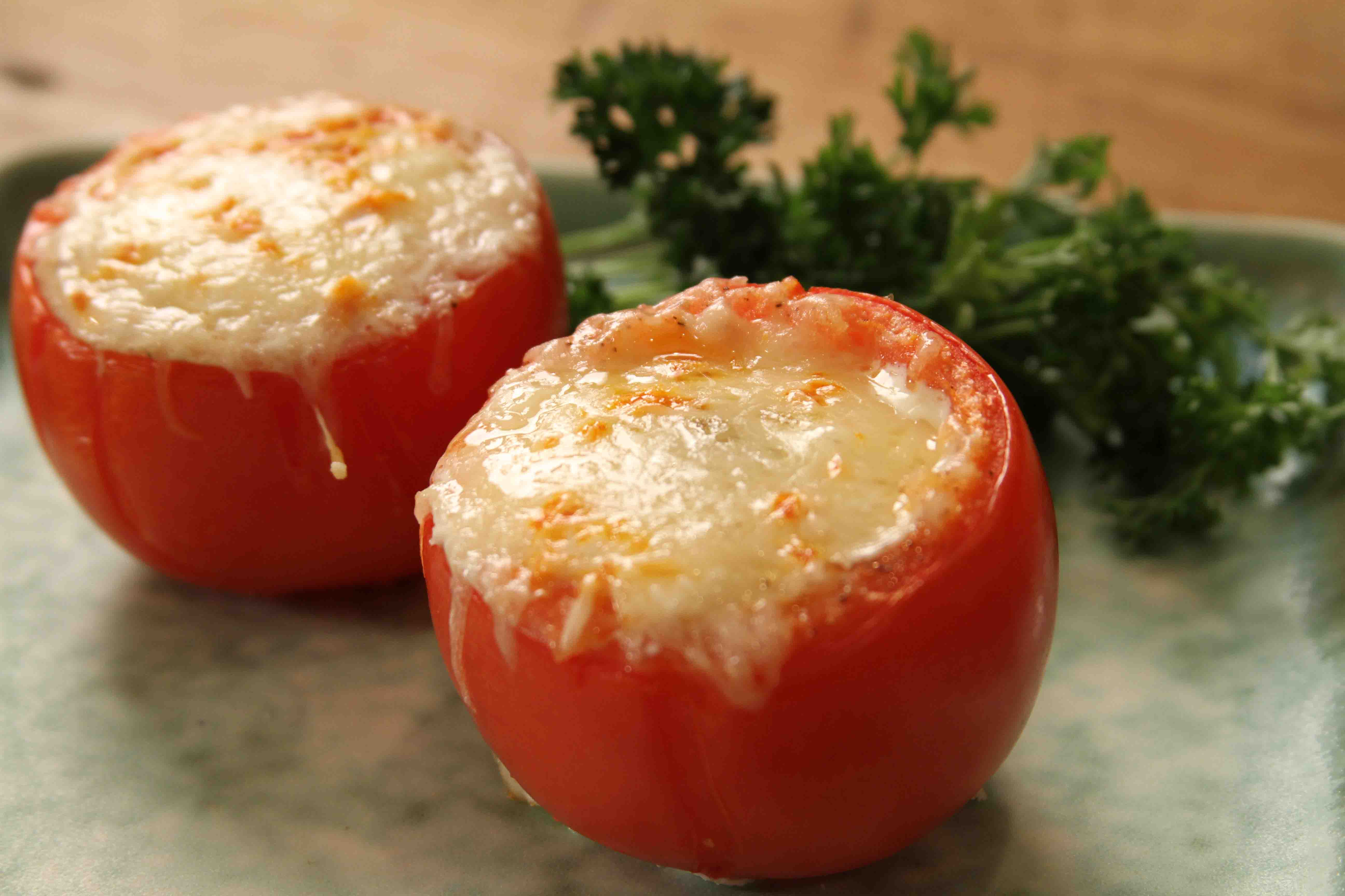 Baked Egg in Tomato